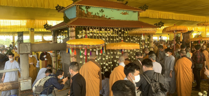 Đưa tro cốt thiền sư Thích Nhất Hạnh về Tổ đình Từ Hiếu