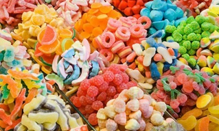 Ngày Tết, trẻ ăn nhiều bánh kẹo đối diện nguy cơ gì?