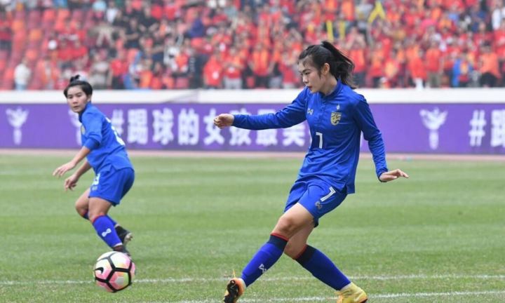 Thủ quân tuyển nữ Thái Lan nêu lý do thua dễ Việt Nam