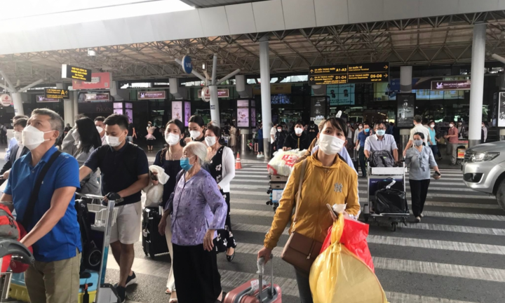 Sân bay Nội Bài, Tân Sơn Nhất khách tăng đột biến