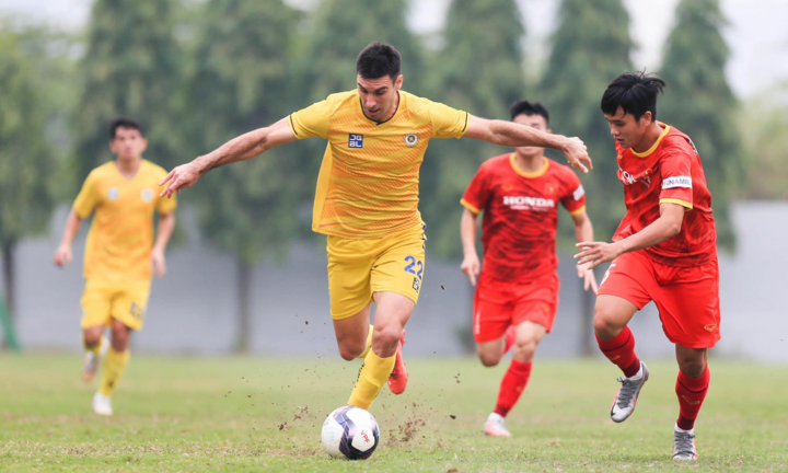 U23 Việt Nam tập huấn ở Bình Dương