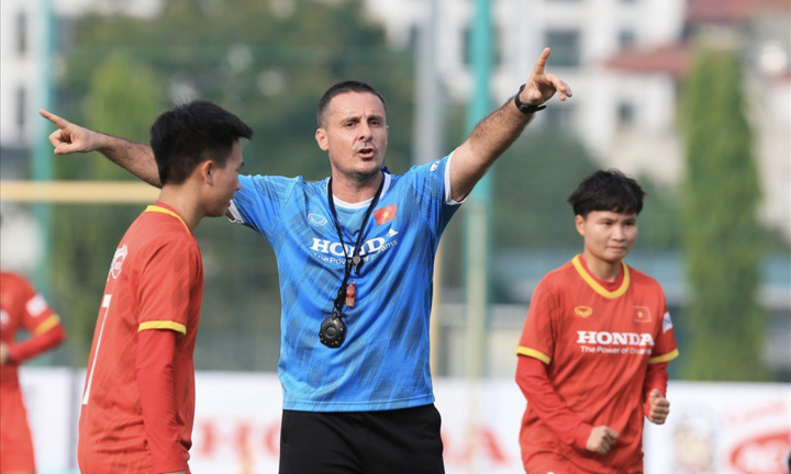 HLV Cedric: 'Tuyển nữ Việt Nam như đi từ địa ngục đến thiên đường'