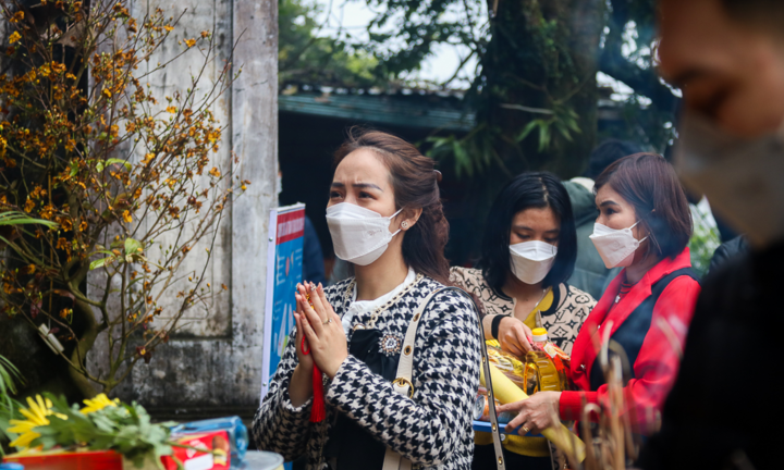 Ảnh: Hàng ngàn người dân đổ về chùa Hương Tích để sờ tượng hổ