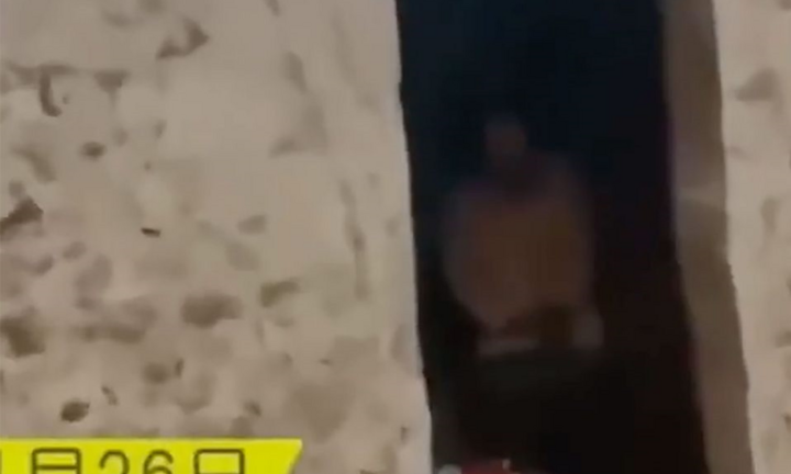 Trung Quốc: Video bà mẹ 8 con bị xích trong nhà kho gây phẫn nộ