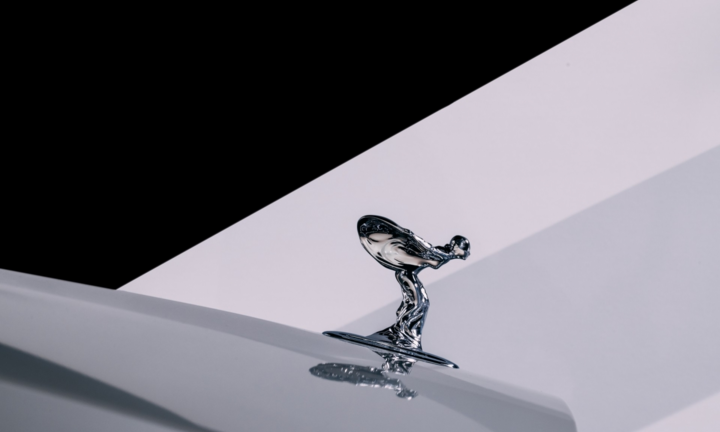 Biểu tượng Spirit of Ecstasy của Rolls-Royce thay đổi sau 111 năm