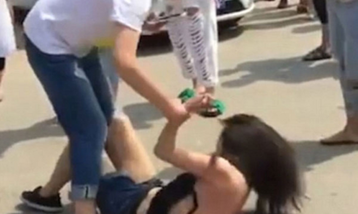 Triệu tập nhóm người đánh ghen tập thể tại nhà nghỉ ở Đà Nẵng