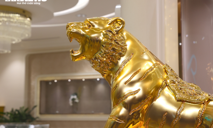 Ảnh: Cận cảnh tượng hổ khổng lồ làm từ hơn 1.200 lượng vàng