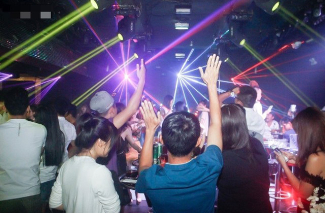 Bộ Y tế đề nghị cân nhắc, bổ sung quy định để mở lại karaoke, vũ trường