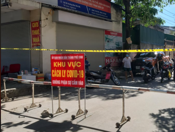 Lơ là chống dịch COVID-19, Chủ tịch xã bị tạm đình chỉ công tác