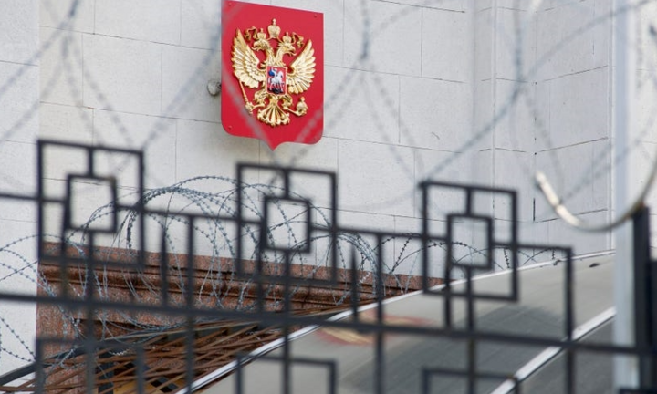 Ria Novosti: Nga bắt đầu rút nhân viên ngoại giao khỏi Ukraine