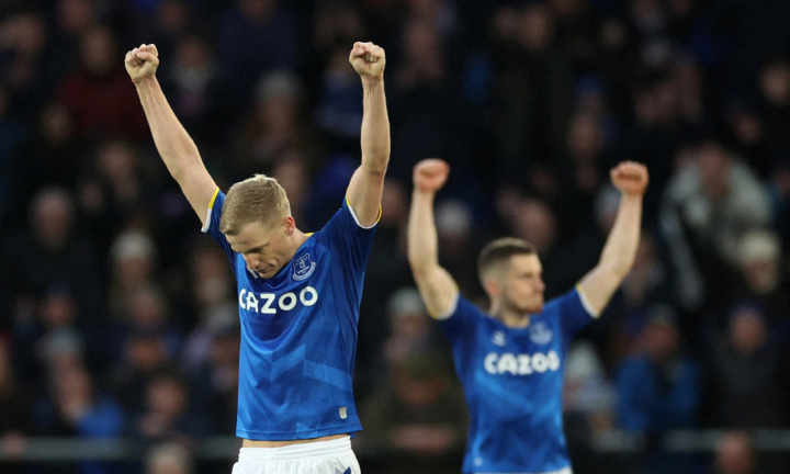 HLV Lampard ca ngợi Van de Beek sau chiến thắng 3-0