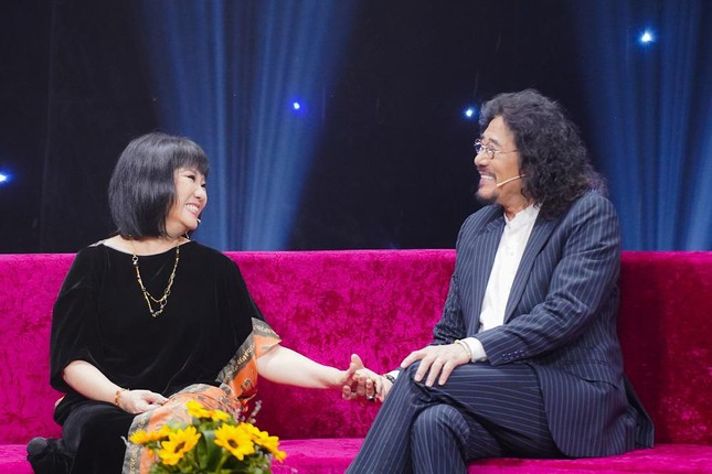 Chuyện tình 35 năm của vợ chồng nghệ sĩ Cẩm Vân - Khắc Triệu