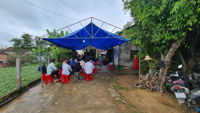 Đẫm nước mắt đưa linh cữu nam sinh viên mất tích về quê nhà