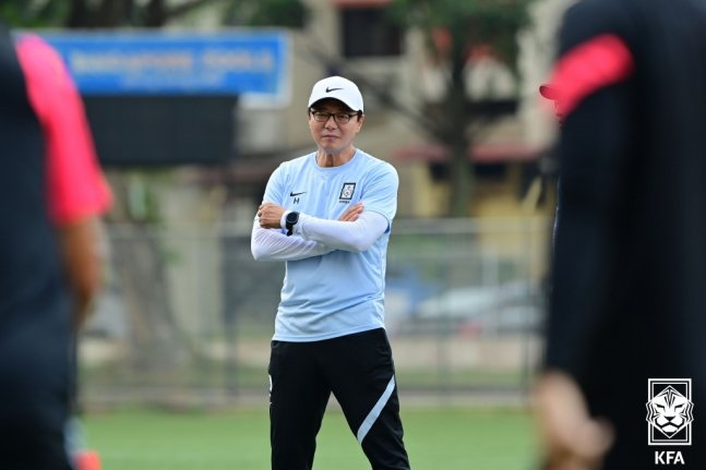 Ông Park Hang Seo khiến HLV U23 Hàn Quốc lo ngại