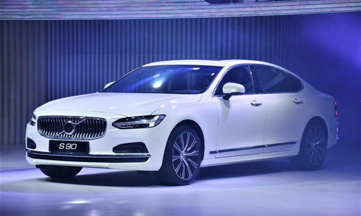 Bất chấp COVID-19, xe sang ở Việt Nam vẫn 'cháy' hàng