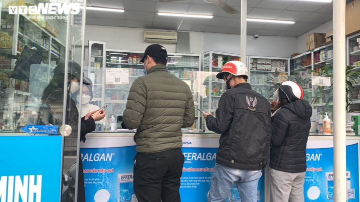 Hà Nội chỉ đạo xử lý việc loạn giá kit test, thuốc điều trị COVID-19