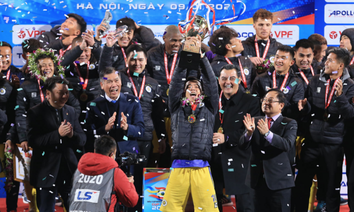 Thay 4 HLV trong 2 năm, Hà Nội FC khó đòi lại ngôi vương V-League 