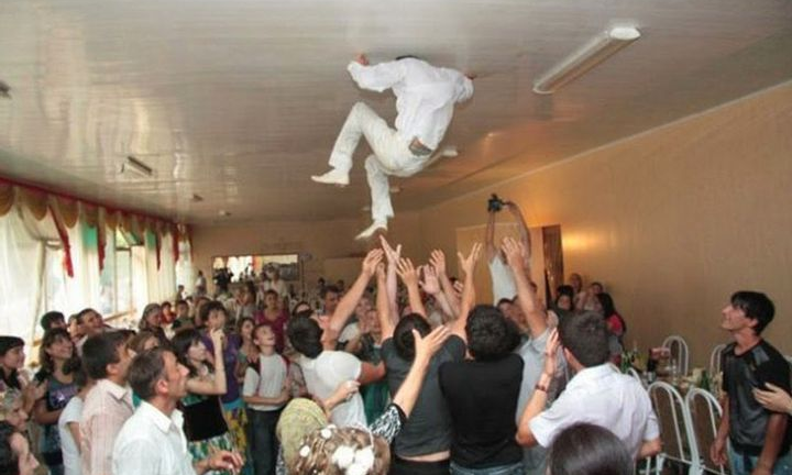 Đám cưới hóa thảm họa bởi 'lỗi định mệnh', cô dâu chú rể nhìn lại chỉ có khóc