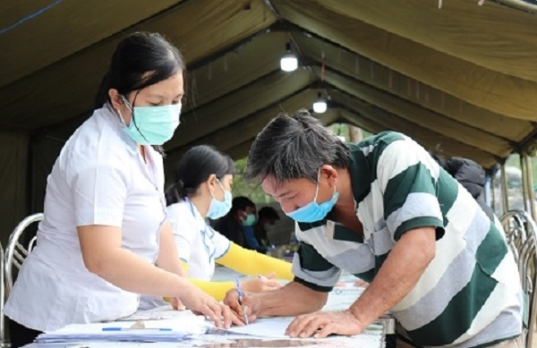 F0 điều trị tại nhà sẽ mất 2 khoản tiền này nếu không khai báo với trạm y tế