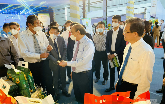 Tập đoàn Tân Long thỏa thuận hợp tác bao tiêu lúa gạo quy mô lớn tại 2 tỉnh