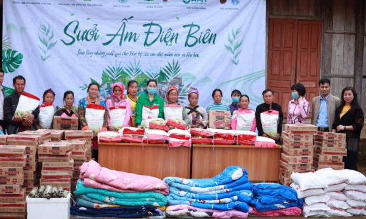 Gạo A An 'sưởi ấm' Tết bản cao