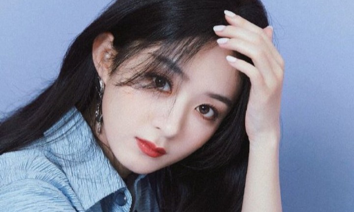 Nhân viên làm bậy, Triệu Lệ Dĩnh bị fan mắng 'chảnh chọe, đạo đức giả'