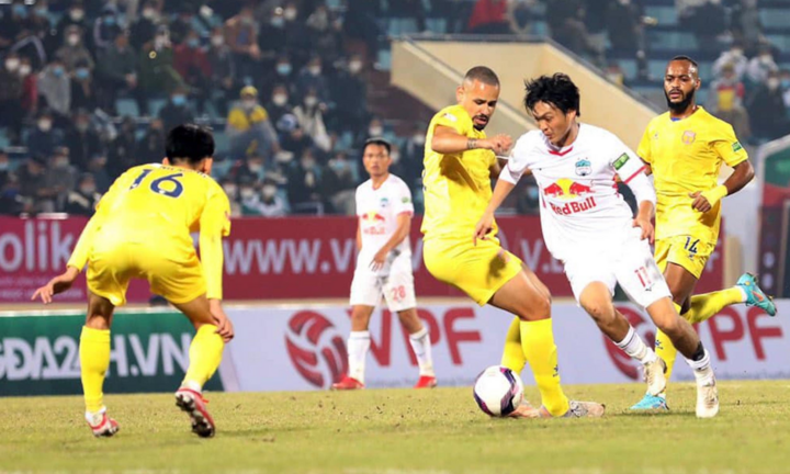 Công Phượng và Văn Toàn mờ nhạt, HAGL chia điểm với CLB Nam Định