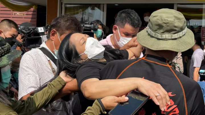 Bạn trai suy sụp khi nhận thi thể nữ diễn viên ‘Chiếc lá cuốn bay’