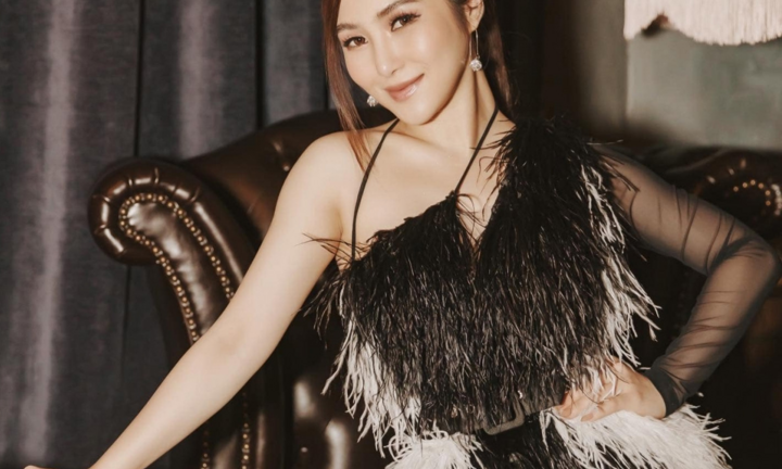 Ca sĩ Hương Tràm kể chuyện tự chữa COVID-19 trên đất Mỹ