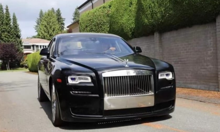 Thợ máy tự tay biến xe siêu sang Rolls-Royce Wraith thành ô tô điện