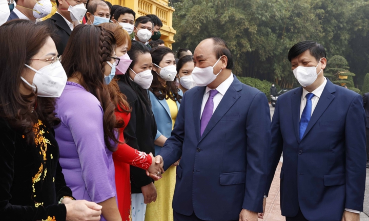 Chủ tịch nước Nguyễn Xuân Phúc gặp gỡ thầy thuốc tiêu biểu cả nước