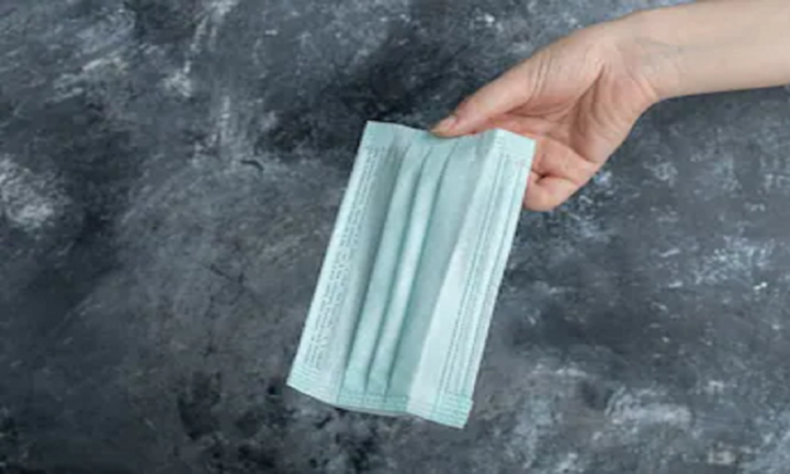 Có nên xịt khử khuẩn khẩu trang để tăng tác dụng bảo vệ trước lây nhiễm nCoV?