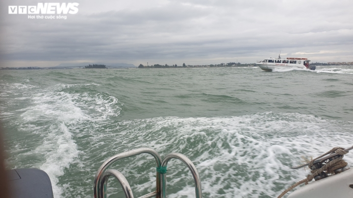 Họp báo vụ chìm ca nô, 17 người chết: 'Không ai chết khi ca nô chuẩn SI lật'