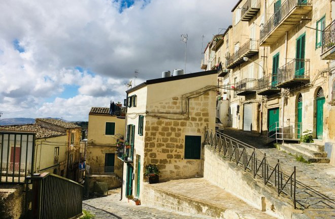 Vỡ mộng khi mua nhà giá 1 USD ở Italy