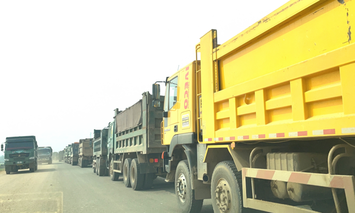 'Binh đoàn' xe tải cơi nới thành thùng 'đại náo' Thanh Hóa