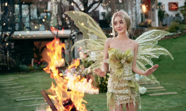 Angela Baby bị chê gầy trơ xương khi hóa thân thành tiên nữ