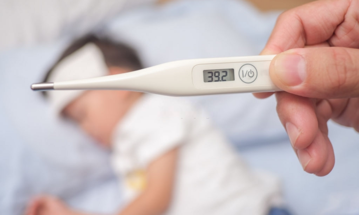 Giám đốc BV Nhi Trung ương chỉ cách chăm sóc trẻ mắc COVID-19 sốt cao, co giật