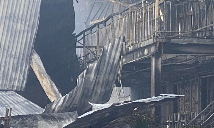 Ảnh: Cả khu phố ở Huế náo loạn vì Pub Beer bị thiêu rụi giữa ban ngày