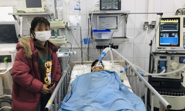 Cuộc đời cơ cực của người mẹ bán hàng rong nuôi 2 con nhỏ bị tai nạn nguy kịch