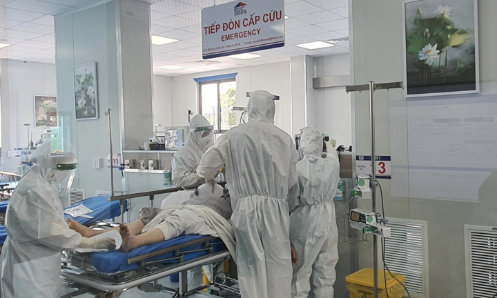 Hà Nội cận kề mốc 30.000 ca COVID-19/ngày, 971 bệnh nhân nặng và nguy kịch