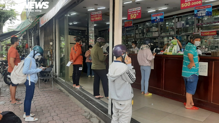 Do không rõ quy định, nhiều người ở TP.HCM không mua được thuốc Molnupiravir