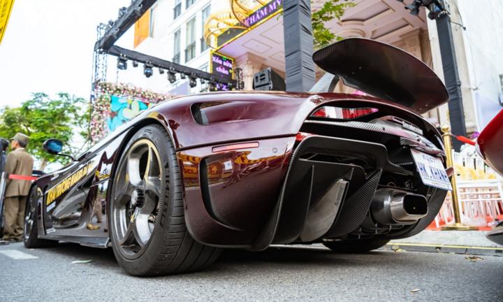 Cận cảnh Hypercar Koenigsegg Regera giá 200 tỷ đồng tại Việt Nam