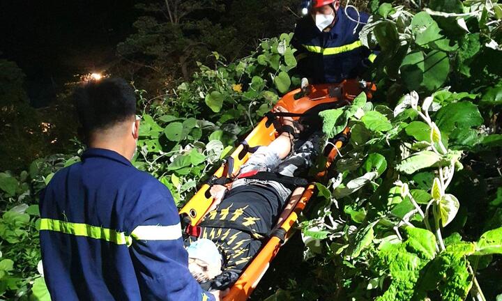 Cứu thiếu niên rớt xuống vực sâu 15 mét tại bán đảo Sơn Trà, Đà Nẵng