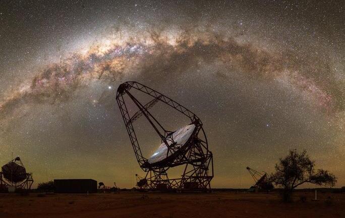 Ngôi sao 'ma cà rồng' 15 năm nổ 1 lần, 'hút máu' sao khác