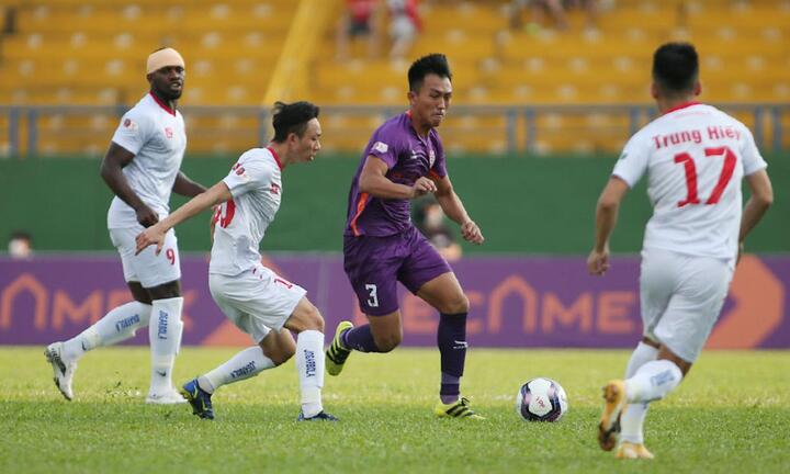 Trọng tài thổi 11m sai lầm, CLB Hải Phòng rơi chiến thắng trước Bình Dương