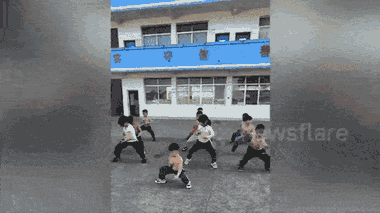 Video: Cậu bé 4 tuổi thể hiện kỹ năng võ thuật kinh ngạc