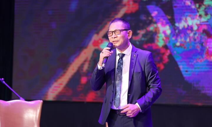 NSƯT Đức Long: Nghệ sĩ như công nhân quét rác chứ đâu phải ông nọ bà kia
