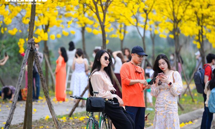 Hà Nội yêu cầu không tập trung đông người ở đường hoa phong linh