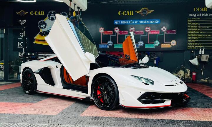 Lamborghini Aventador Roadster độ lên phiên bản SVJ tại Việt Nam