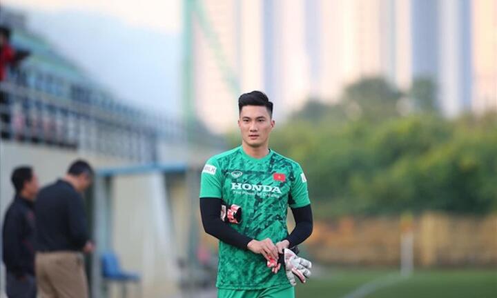 Thủ môn Văn Hoàng mắc COVID-19 